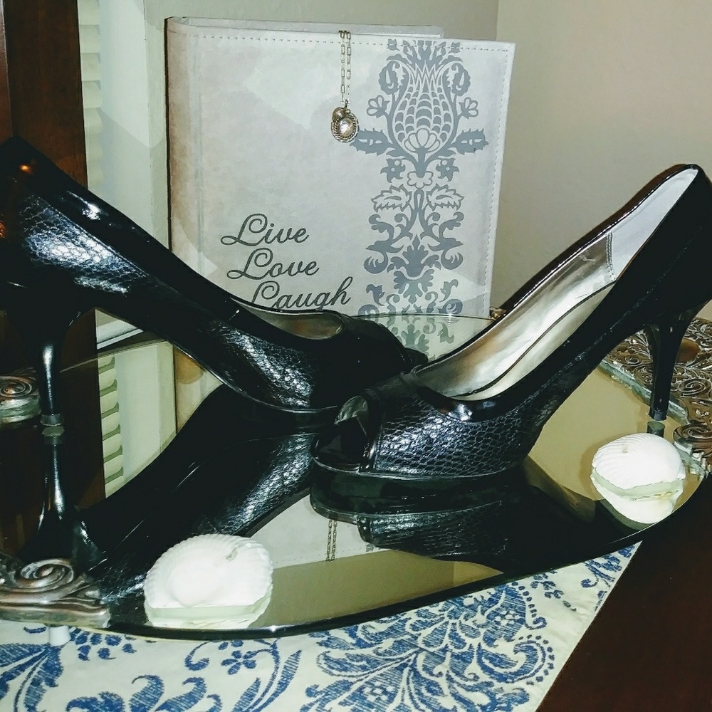 Black heels peep toe